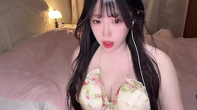 Snapshot of SweetButWildbaby chatting on May 2026 03:17:01 PM SweetButWildbaby online show from May 2026 03:17:01 PM