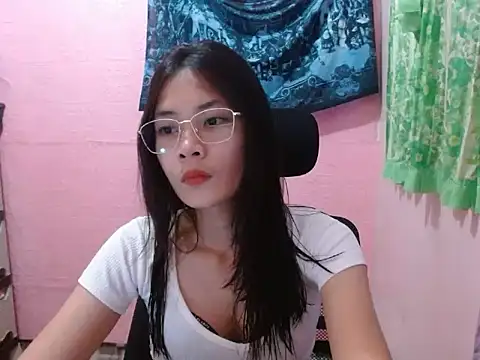Snapshot of Sweetsexylady19 chatting on May 2026 12:21:02 PM Sweetsexylady19 online show from May 2026 12:21:02 PM