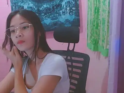 Snapshot of Sweetsexylady19 chatting on June 2026 05:01:01 AM Sweetsexylady19 online show from June 2026 05:01:01 AM