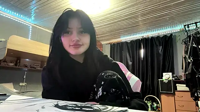 SallieStrahin online show from April 2026 03:15:01 PM