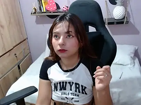 Snapshot of Kitana_kitty chatting on June 2026 08:18:01 PM Kitana kitty online show from June 2026 08:18:01 PM
