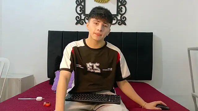Snapshot of LunayDream chatting on July 2026 11:47:02 AM LunayDream online show from July 2026 11:47:02 AM