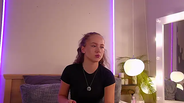 Emi Sterling online show from April 2026 11:01:01 AM