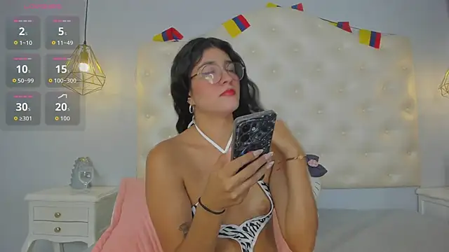 ninaavelvett online show from July 2026 12:52:01 PM