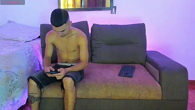 Snapshot of Teo_Rave chatting on May 2026 04:45:01 PM Teo Rave online show from May 2026 04:45:01 PM