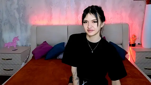 Holly Beck online show from June 2026 02:01:01 AM