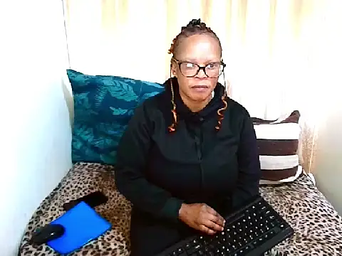 Snapshot of Ebony_Bloom69 chatting on June 2026 04:42:02 AM Ebony Bloom69 online show from June 2026 04:42:02 AM