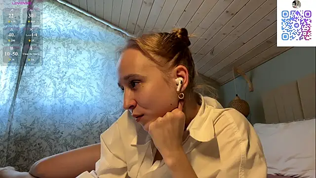 oliviakiiss online show from April 2026 02:15:02 PM