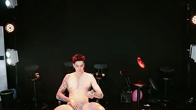 Zouzouboy-001 online show from April 2026 04:32:01 PM