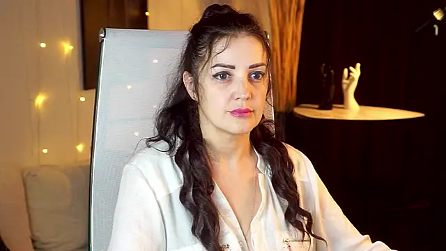 AureliaVane online show from May 2026 06:23:02 PM