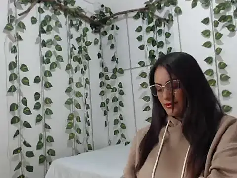 nicoll anistocn online show from April 2026 12:33:01 PM