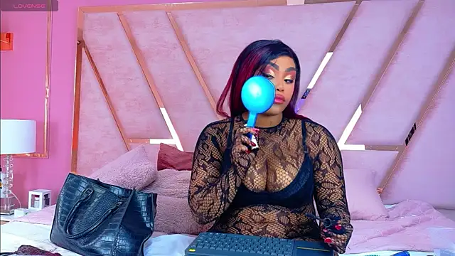 TiannahGlow online show from May 2026 12:34:02 PM