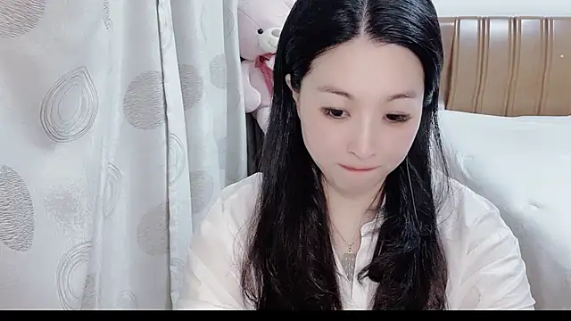 Snapshot of D-Misslu chatting on July 2026 12:44:01 PM D-Misslu online show from July 2026 12:44:01 PM