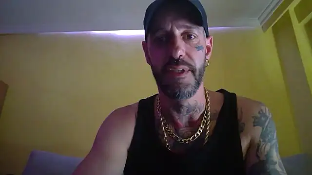 Snapshot of DuroHustler chatting on May 2026 03:38:01 PM DuroHustler online show from May 2026 03:38:01 PM