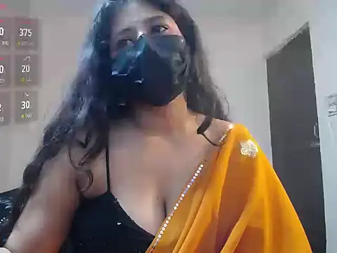 Snapshot of -Queenie chatting on May 2026 07:00:02 PM -Queenie online show from May 2026 07:00:02 PM