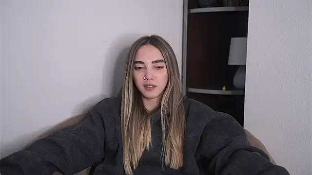 SheliaRafla online show from April 2026 10:28:01 AM