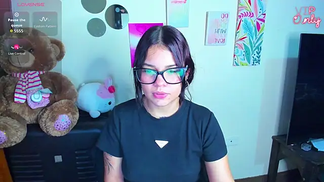 Snapshot of angelina_77 chatting on June 2026 01:25:02 AM angelina 77 online show from June 2026 01:25:02 AM