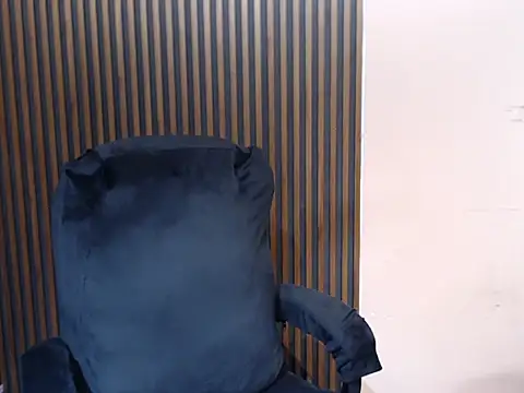 Snapshot of MissOffice_ chatting on May 2026 01:19:01 PM MissOffice online show from May 2026 01:19:01 PM