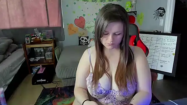 Snapshot of DelilaFields2 chatting on May 2026 07:42:02 PM DelilaFields2 online show from May 2026 07:42:02 PM