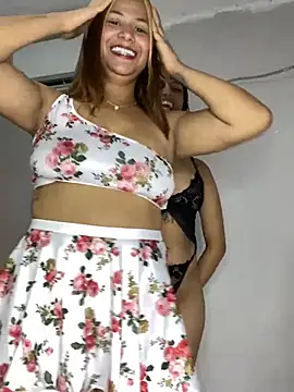 Snapshot of ValentinaLux_Oficiall chatting on May 2026 06:58:02 PM ValentinaLux Oficiall online show from May 2026 06:58:02 PM