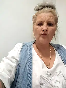 Divineblond online show from October 2025 04:53:02 PM