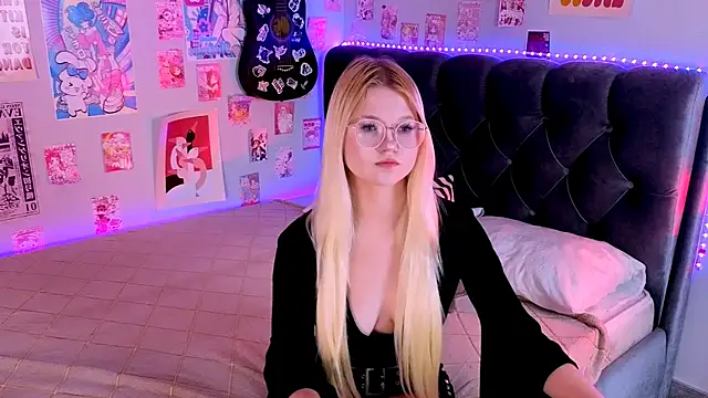 LunariaFox online show from July 2026 03:03:01 PM