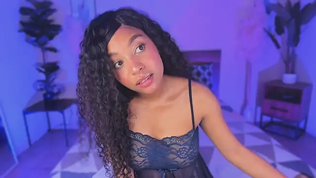 Snapshot of Lynncute chatting on May 2026 03:44:01 AM Lynncute online show from May 2026 03:44:01 AM