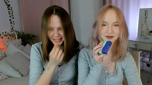 lisaluve online show from April 2026 09:23:01 PM