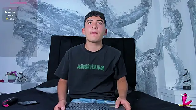 DylanBrownn  online show from April 2026 08:37:02 PM