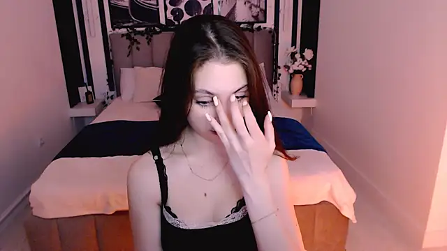 Snapshot of _AliceWells chatting on July 2026 07:01:02 AM AliceWells online show from July 2026 07:01:02 AM