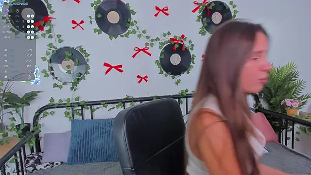 NicoleWells22 online show from June 2026 04:27:01 AM