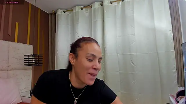 Snapshot of AlahiaEvanz chatting on May 2026 02:30:02 AM AlahiaEvanz online show from May 2026 02:30:02 AM