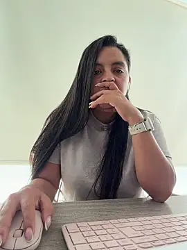 Just Adri online show from April 2026 07:27:01 PM