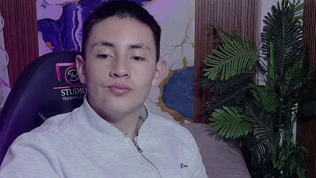 Snapshot of Andres_Tay chatting on May 2026 02:17:01 AM Andres Tay online show from May 2026 02:17:01 AM