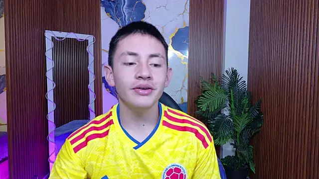 Snapshot of Andres_Tay chatting on June 2026 01:51:02 AM Andres Tay online show from June 2026 01:51:02 AM
