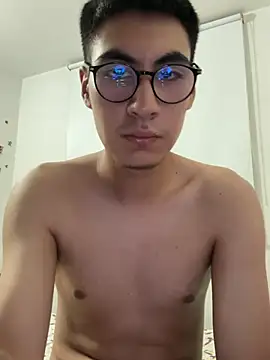 Aaron0305 online show from July 2026 04:42:01 AM