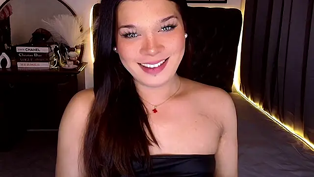Snapshot of Empress_Candice chatting on May 2026 01:06:01 PM Empress Candice online show from May 2026 01:06:01 PM