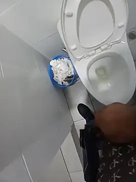 Snapshot of hitachixxx chatting on June 2026 11:13:02 AM hitachixxx online show from June 2026 11:13:02 AM