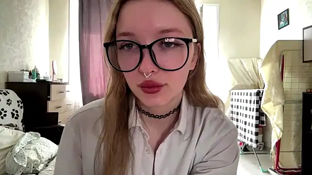 Snapshot of Elinthegreat chatting on May 2026 01:17:01 PM Elinthegreat online show from May 2026 01:17:01 PM