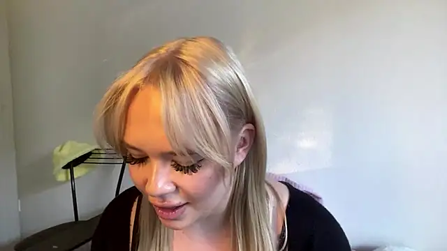 GooLana online show from April 2026 03:10:02 PM