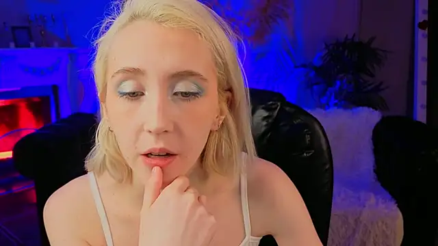 Elen Moore online show from April 2026 05:12:02 AM