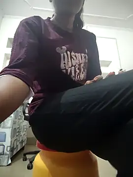 ESHA-LOVE online show from May 2026 12:26:02 AM