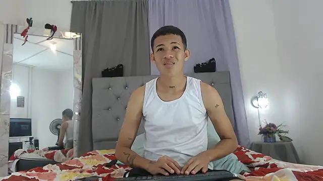 PhillipCox online show from June 2026 05:05:02 AM