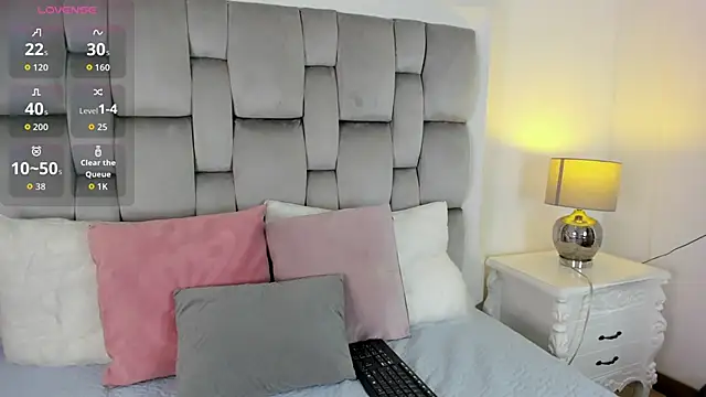 sofia  thompson online show from April 2026 11:47:02 AM