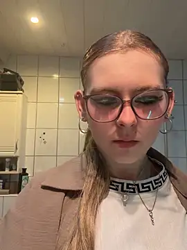 Lina-420 online show from May 2026 07:41:01 PM