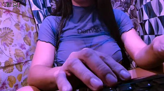 TSjuicyhotdrops online show from March 2025 04:35:02 PM