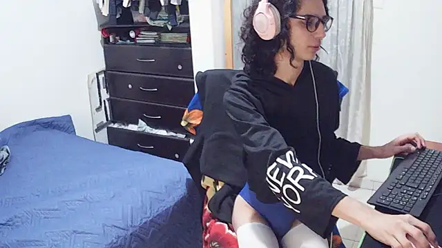 hxxyro1 online show from April 2026 03:32:02 AM