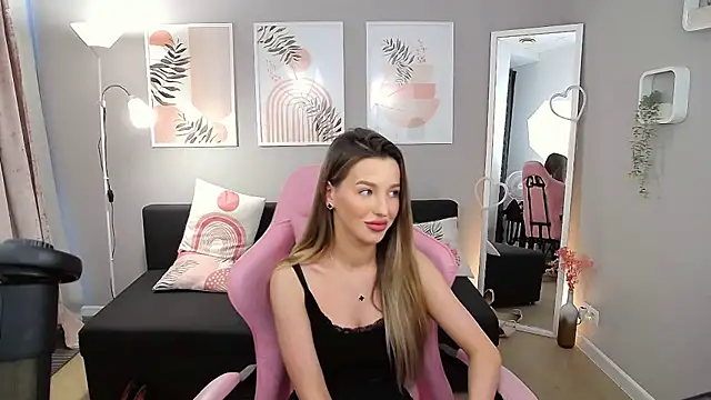 ZarinaGloss online show from May 2026 12:46:02 PM