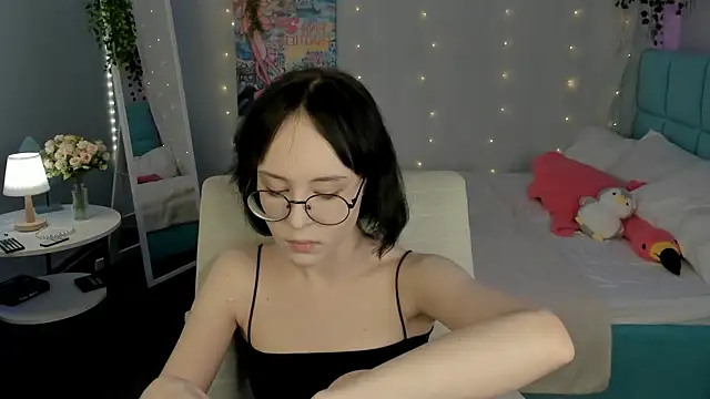 Lilac-Muse online show from June 2026 10:51:01 AM