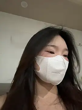 Snapshot of Ni_Tran chatting on August 2026 04:44:02 AM Ni Tran online show from August 2026 04:44:02 AM